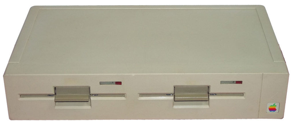Apple - 大塚2 9–Disk Evolution / The Apple IIc Plus